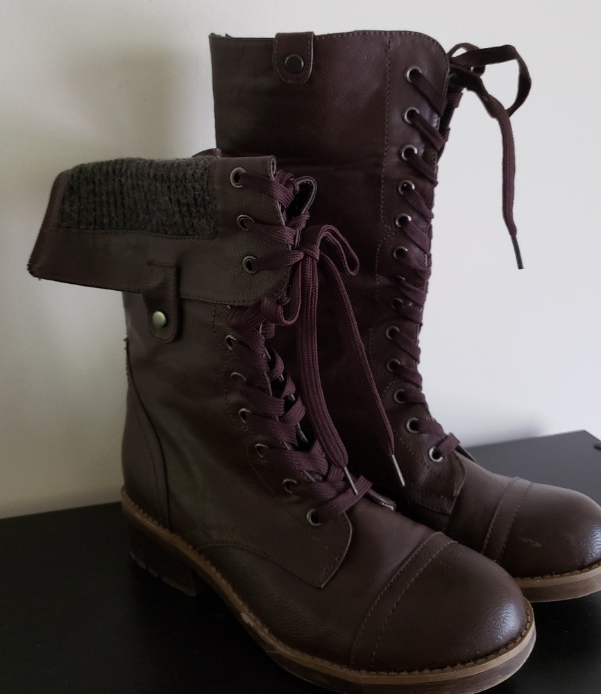 Combat style boots